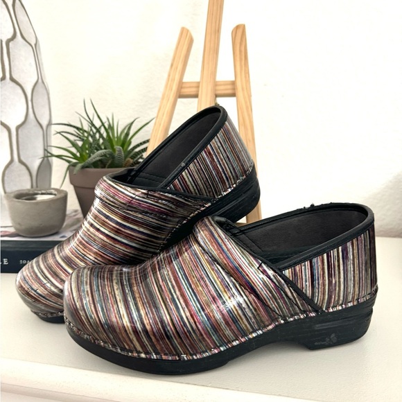 Dansko Profesional Nurse Multicolored Patent Leather Clogs Size EU 40 US 9.5/10 - Picture 1 of 16